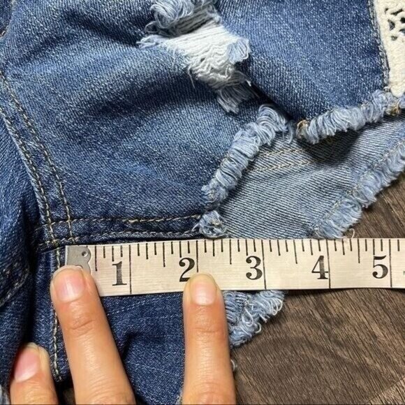 Celebrity Pink Blue Jean Shorts with Crochet Details Size 3 - Picture 4 of 6